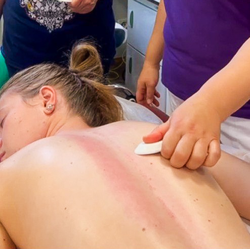 Gua Sha kūno masažas fizinei reabilitacijai ir figūros korekcijai